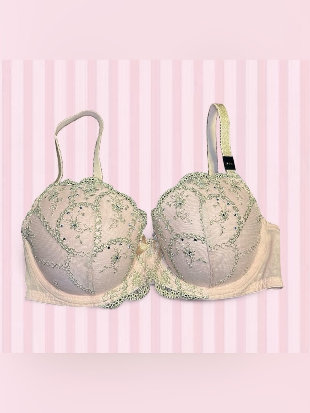 Victorias Secret. Embroidered lace lined Demi Bra in Light pink - NOS 2012